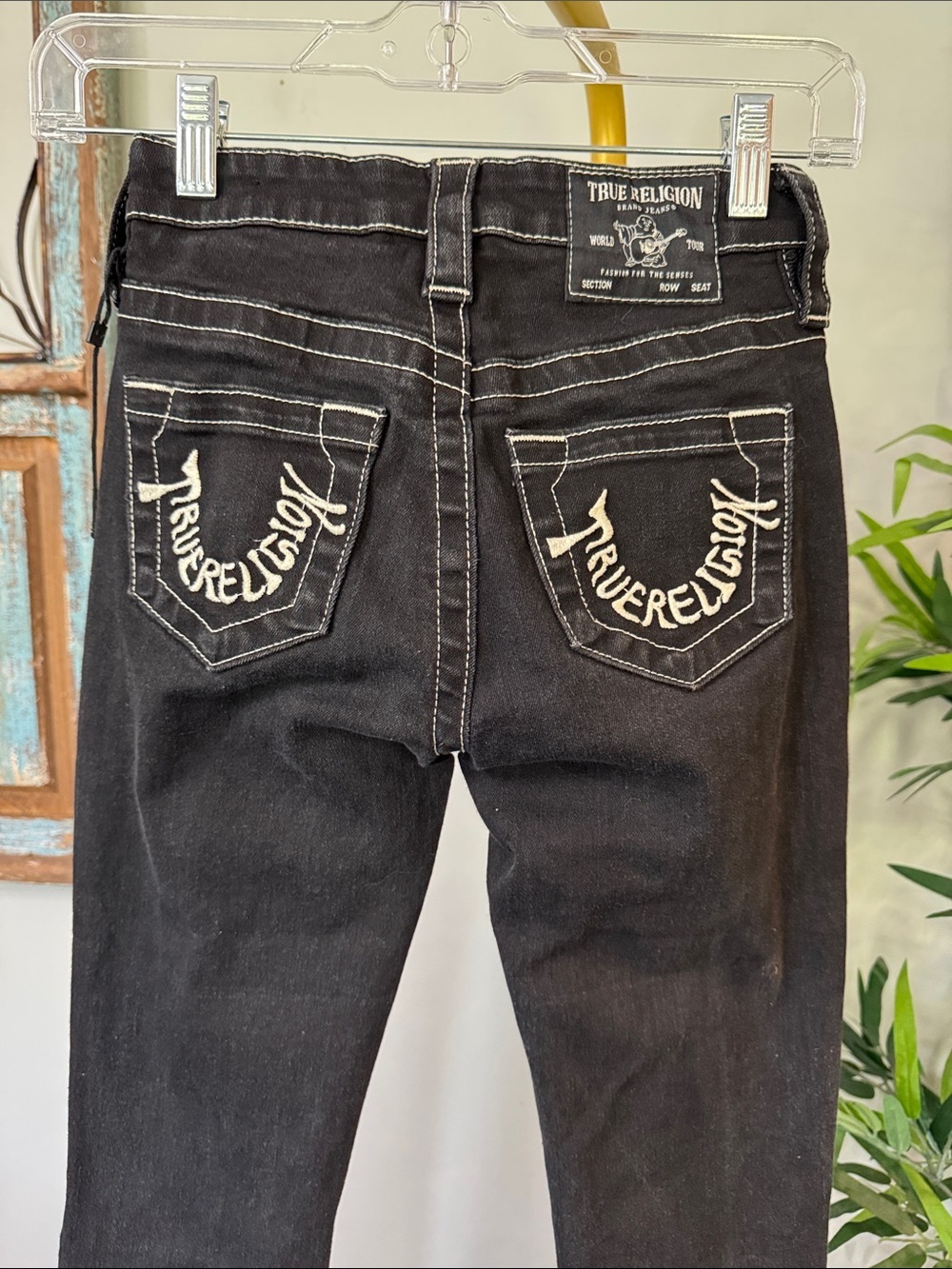 True Religion mid rise bootcut Black Denim Jeans Signature Back Pocket Embroider